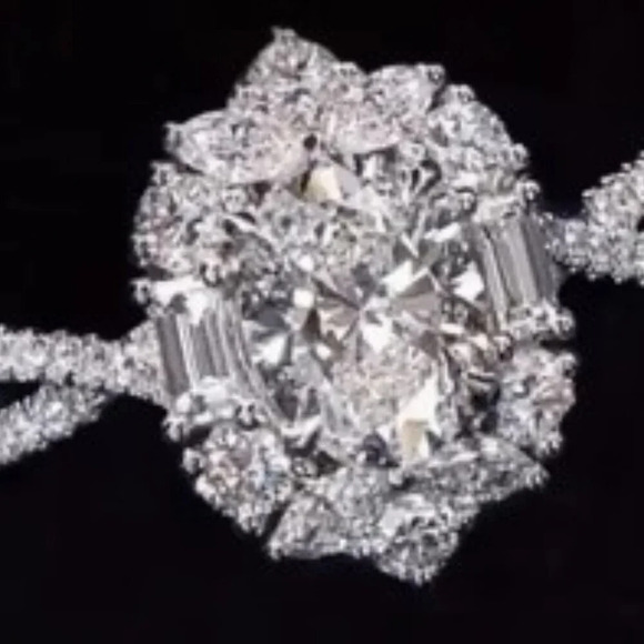 925 Sterling Silver Hypoallergenic 2ct Egg Shaped Moissanite Goose Egg Size 9 - Picture 1 of 7